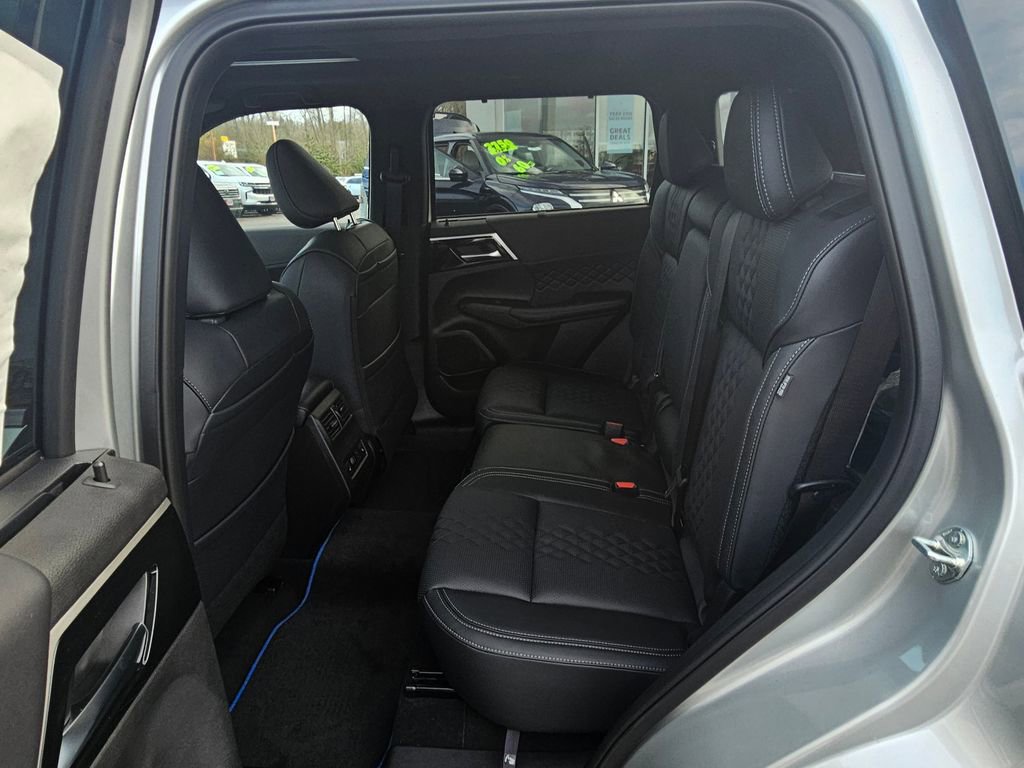 New 2025 Mitsubishi Outlander SEL Black Edition image 11