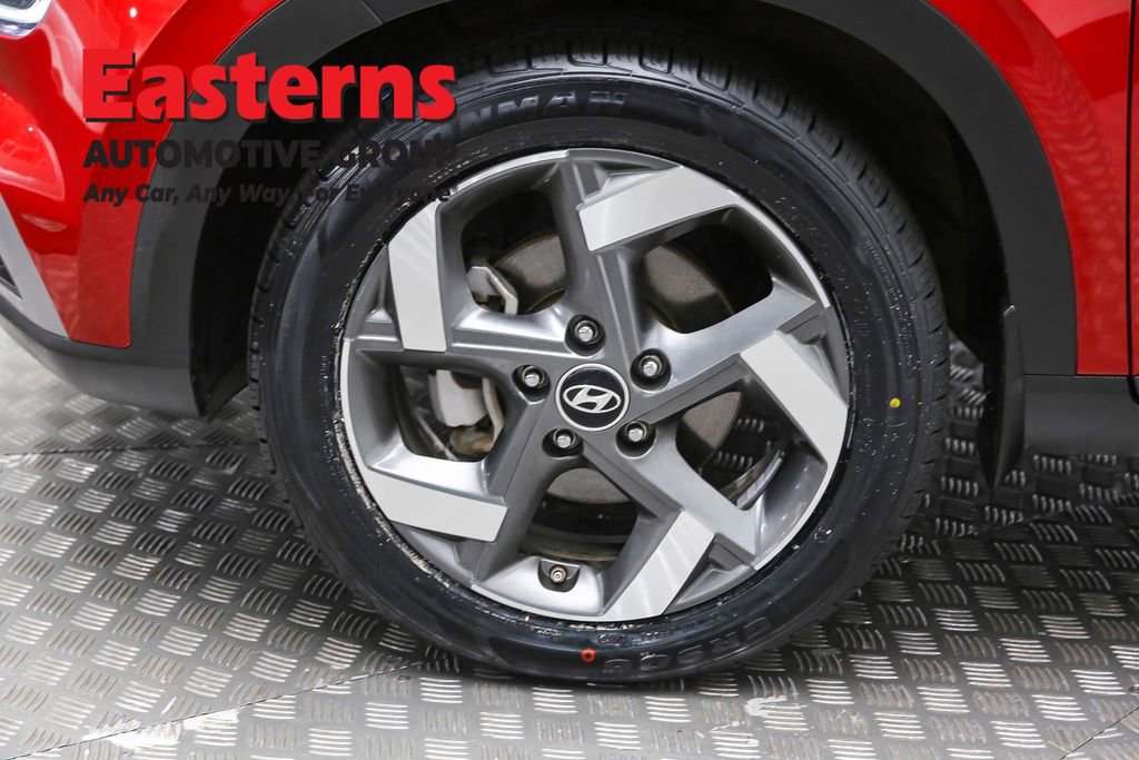 Used 2023 Hyundai Venue Limited image 34