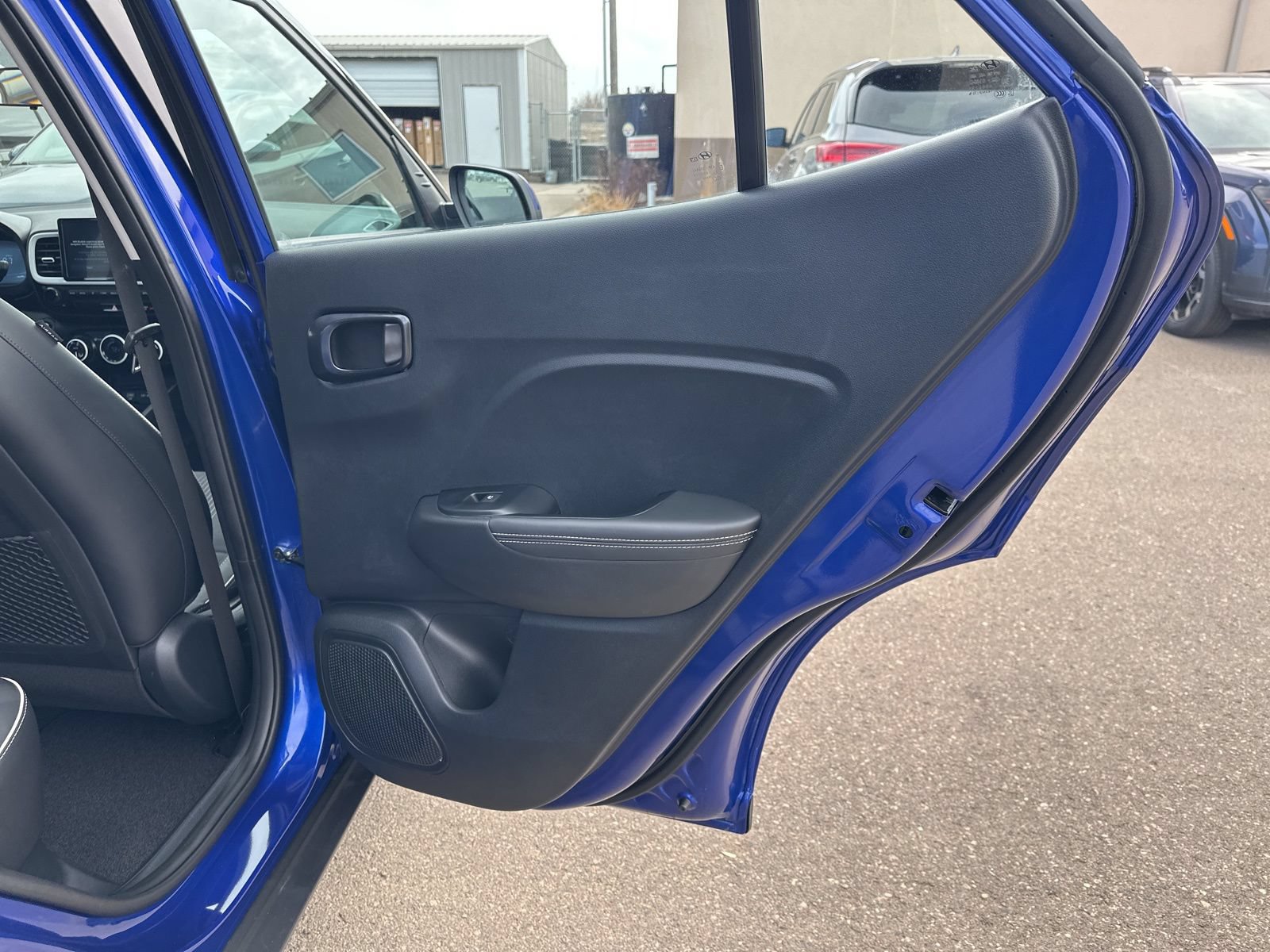 Used 2023 Hyundai Venue Limited FWD image 24