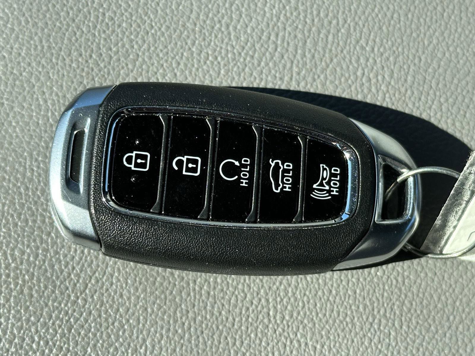 Used 2023 Hyundai Elantra SEL w/ Winter Weather Package image 14