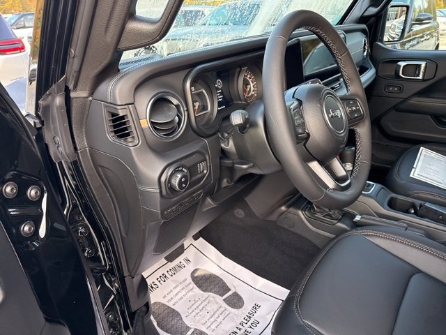 New 2025 Jeep Gladiator Sport image 16
