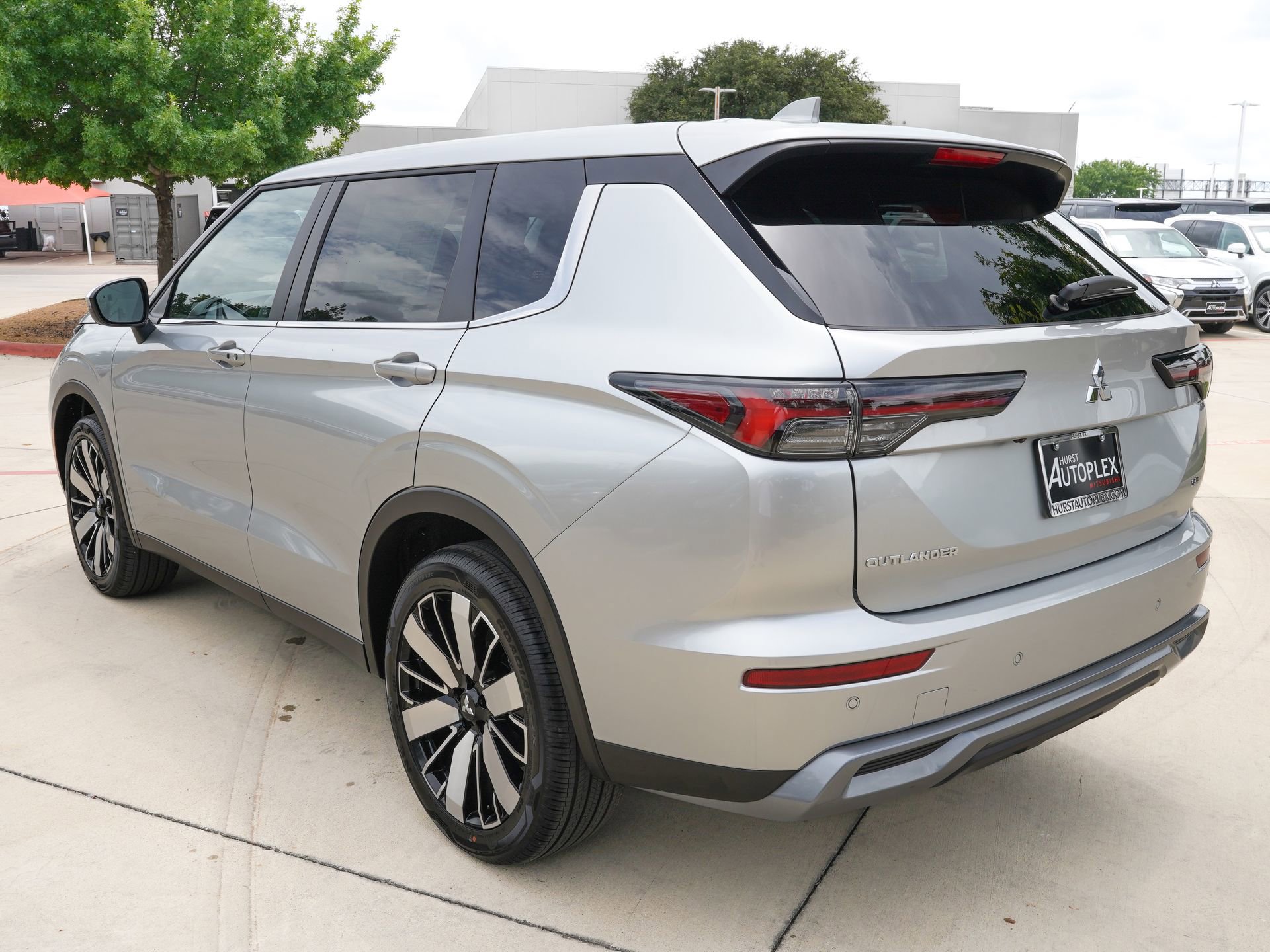 New 2026 Mitsubishi Outlander SE FWD image 5