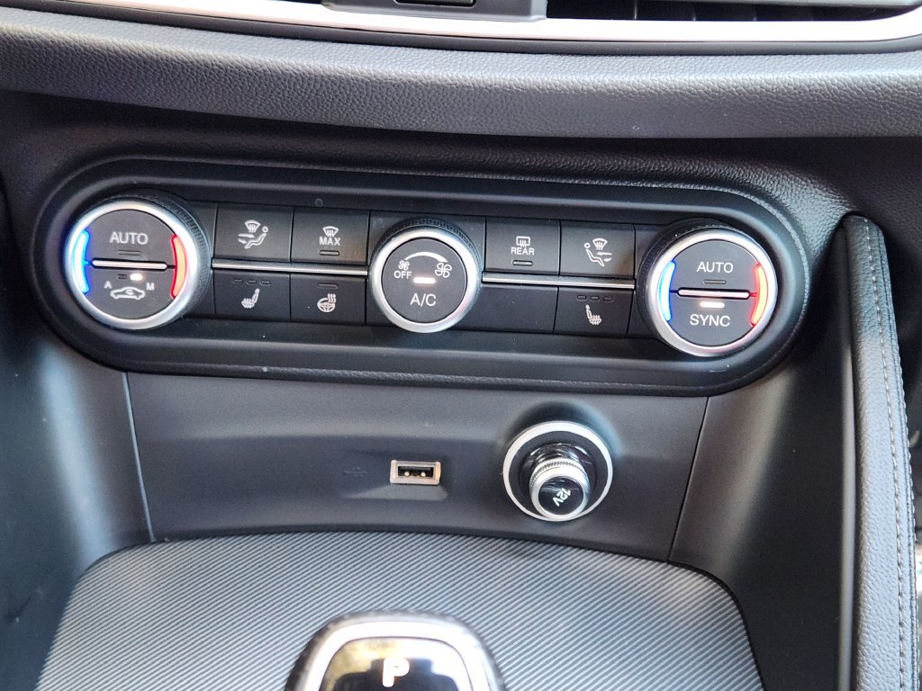 Used 2023 Alfa Romeo Stelvio Veloce AWD/4WD image 10