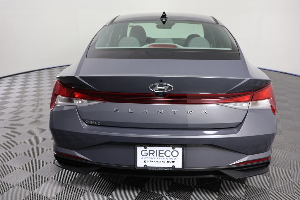 Used 2023 Hyundai Elantra SEL w/ Preferred Accessory Package FWD image 7