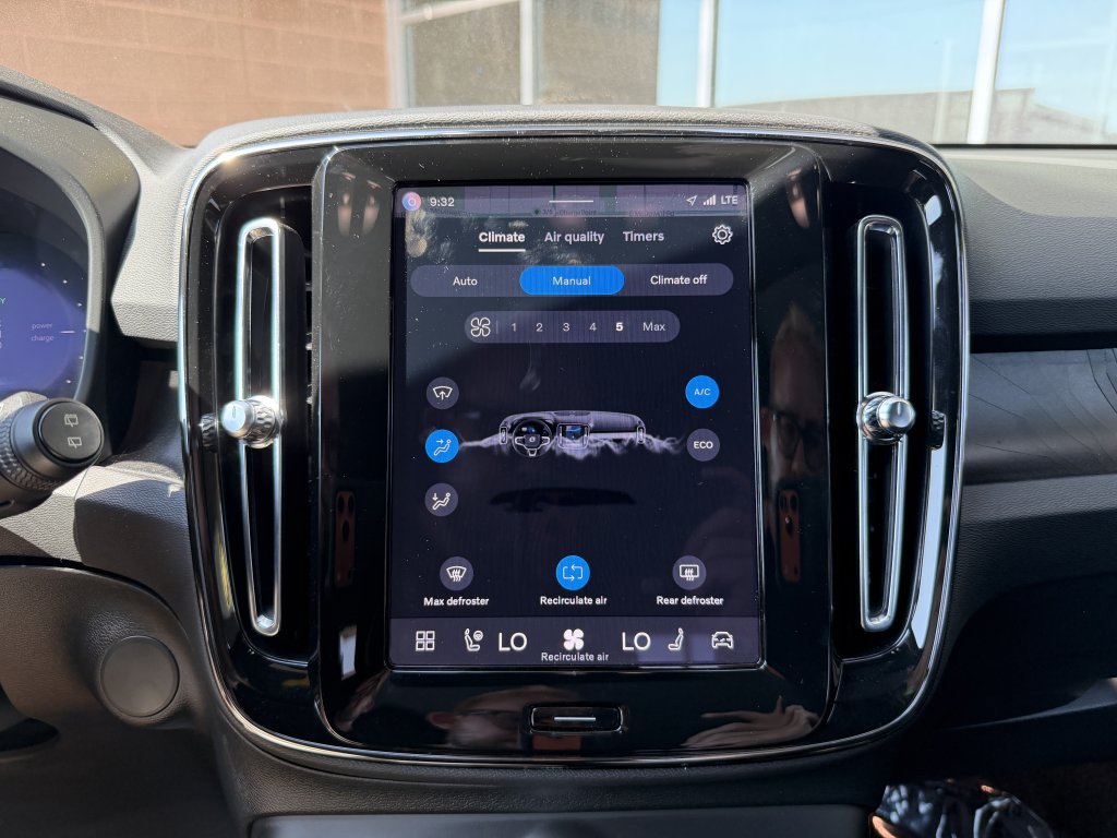 Used 2024 Volvo XC40 Recharge Plus w/ Protection Package Premier RWD image 21
