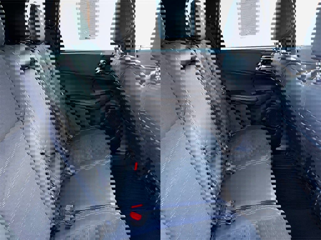 Used 2023 Mitsubishi Outlander SE image 28