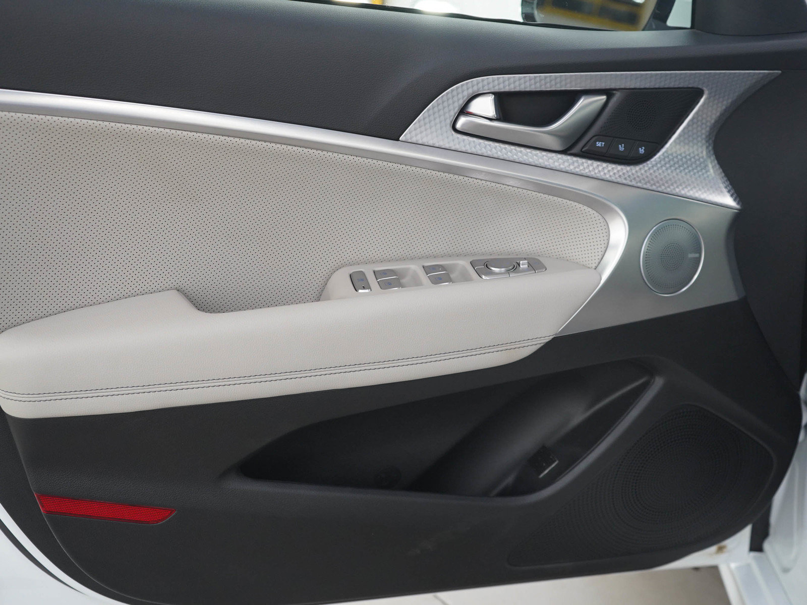 Used 2023 Genesis G70 2.0T w/ Sport Prestige Package AWD/4WD image 17