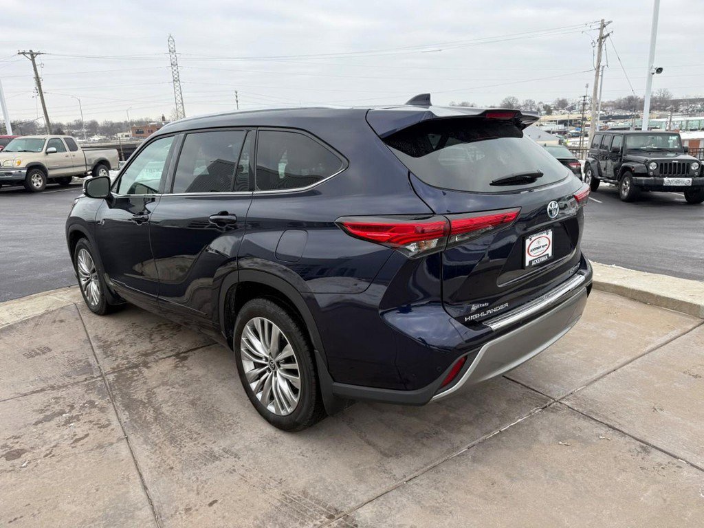 Certified 2022 Toyota Highlander Platinum image 10