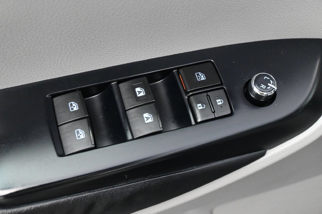 Used 2015 Toyota Highlander XLE FWD image 3