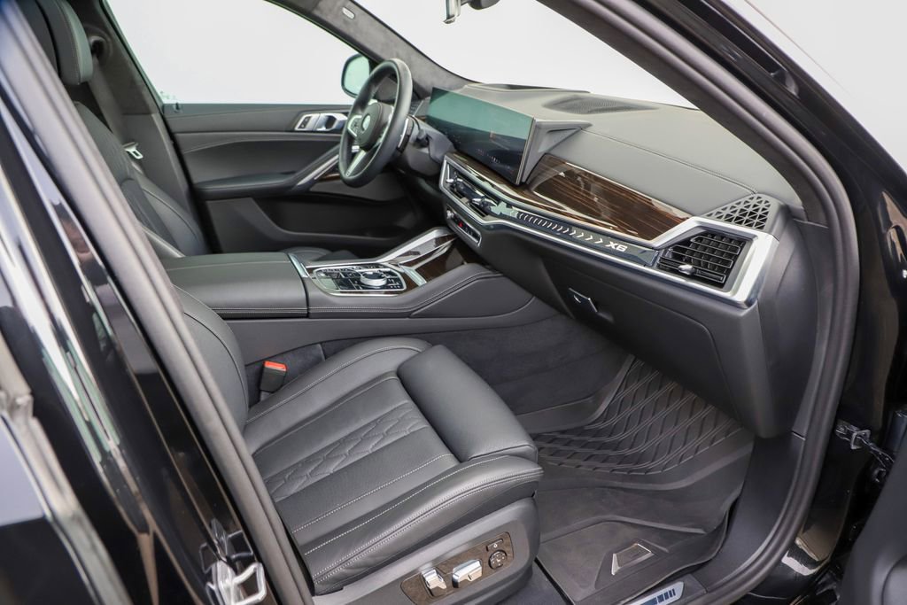 Used 2024 BMW X6 xDrive40i w/ Executive Package image 23