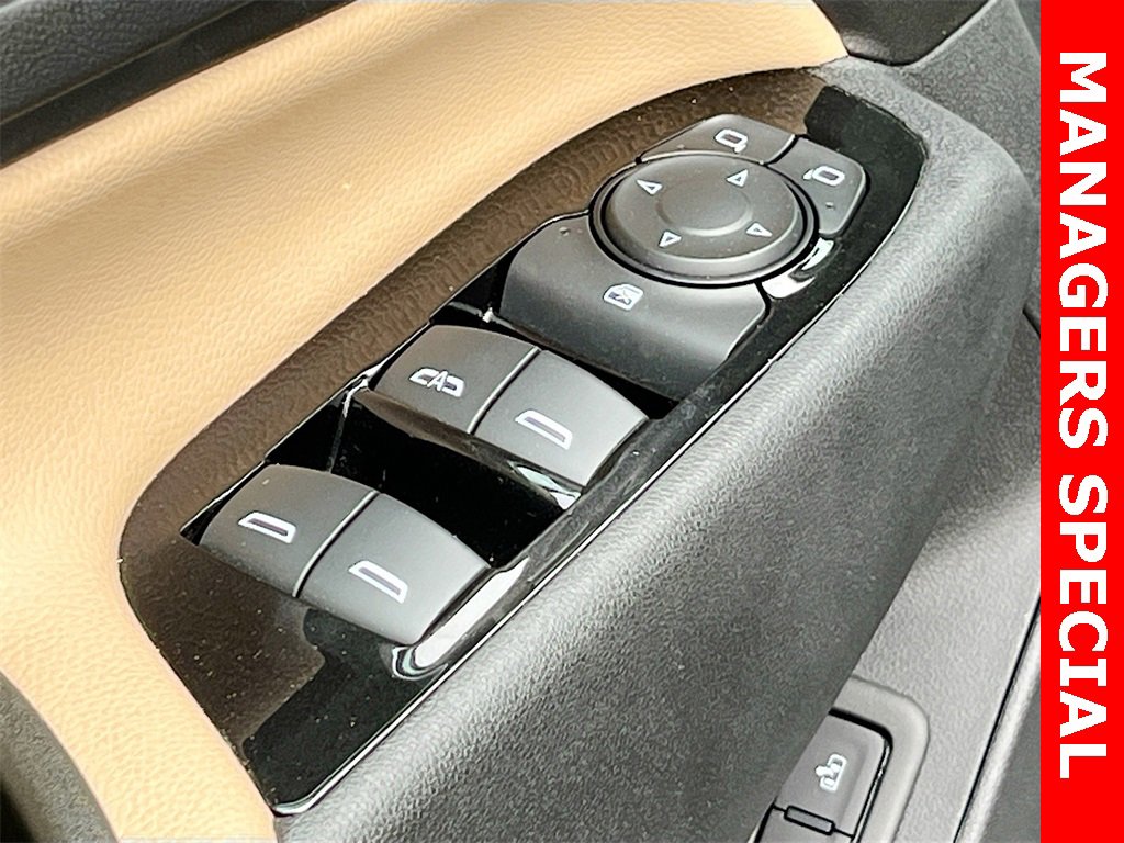 Used 2024 Chevrolet Equinox Premier image 18