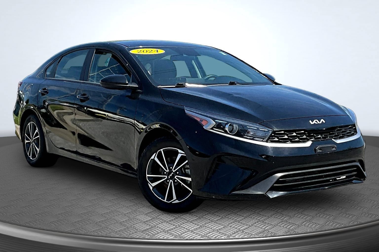 Used 2024 Kia Forte LXS FWD image 3