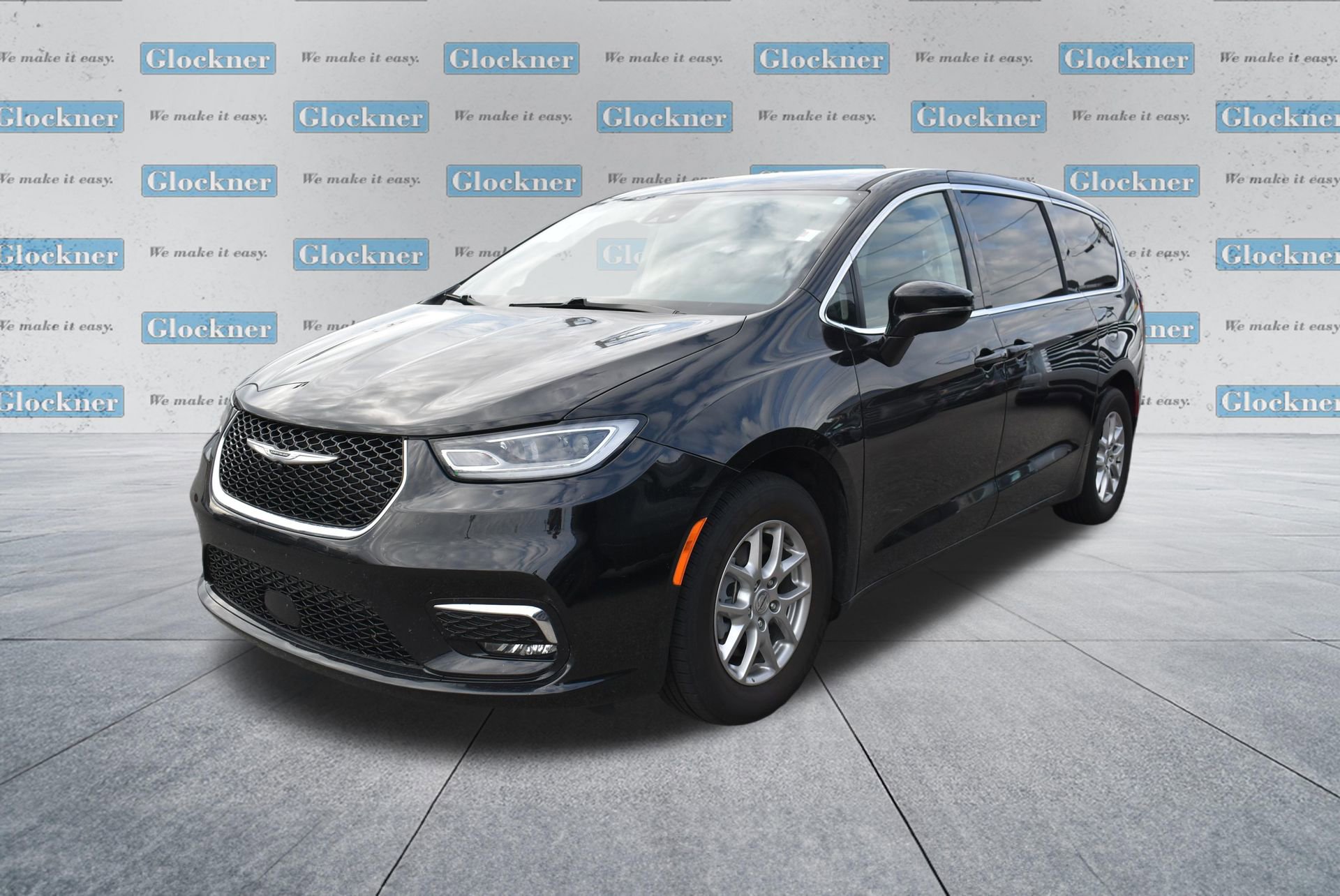 Used 2024 Chrysler Pacifica Touring-L image 9