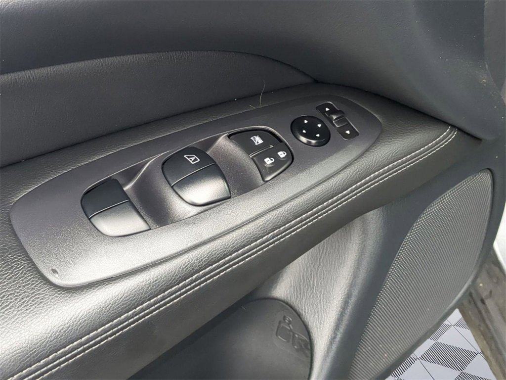 Used 2020 Nissan Pathfinder S image 11