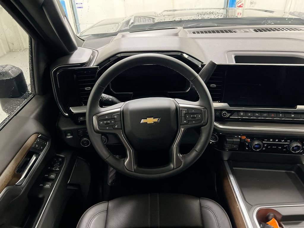 Used 2026 Chevrolet Silverado 2500 High Country w/ High Country Premium Package AWD/4WD image 11