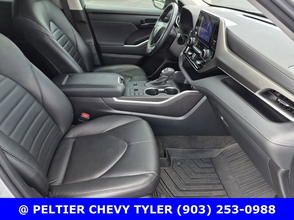 Used 2023 Toyota Highlander LE FWD image 12