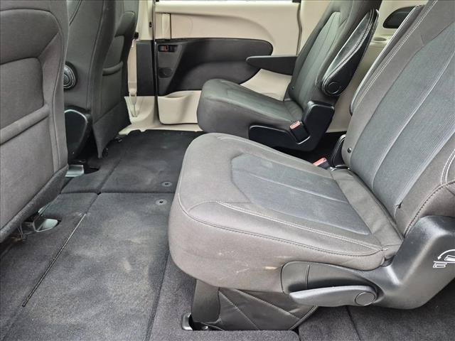 Used 2022 Chrysler Voyager LX FWD image 17