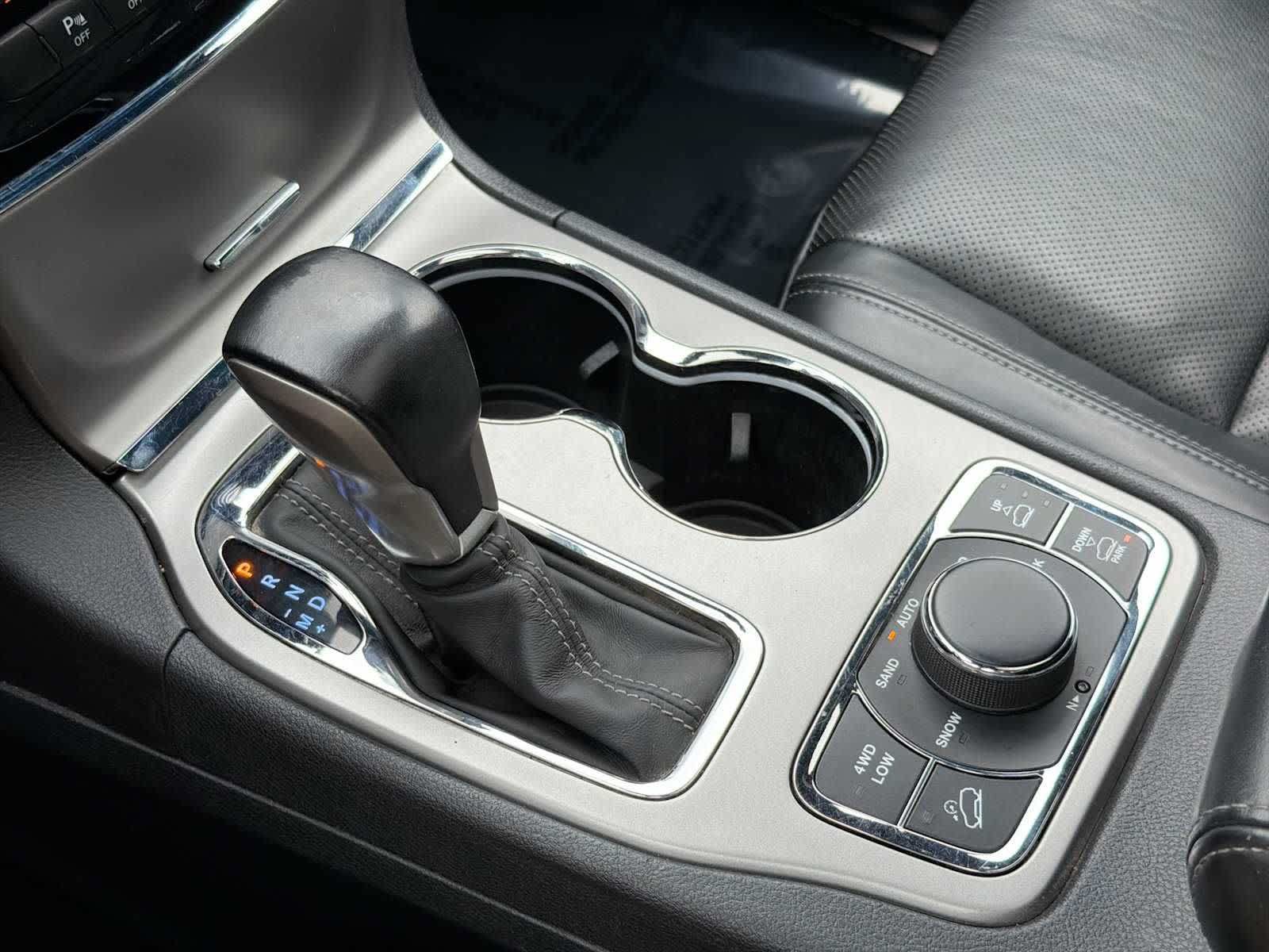 Used 2020 Jeep Grand Cherokee Overland AWD/4WD image 27