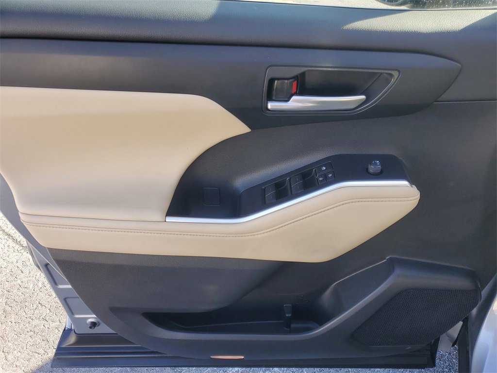 Used 2024 Toyota Highlander XLE image 20