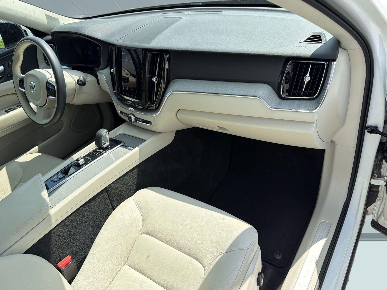 Certified 2023 Volvo XC60 B5 Plus w/ Climate Package FWD image 31