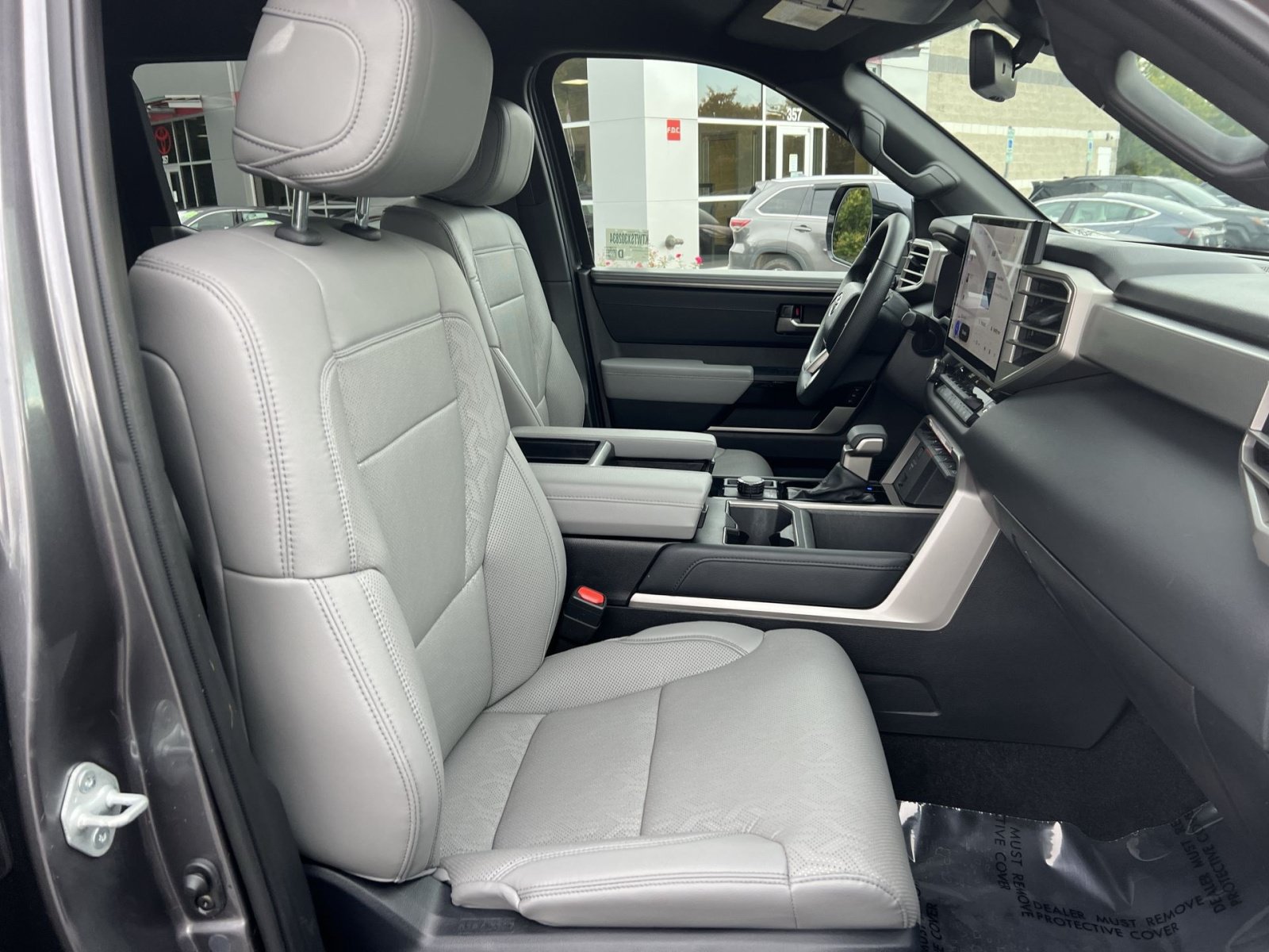 Used 2025 Toyota Tundra Limited AWD/4WD image 25