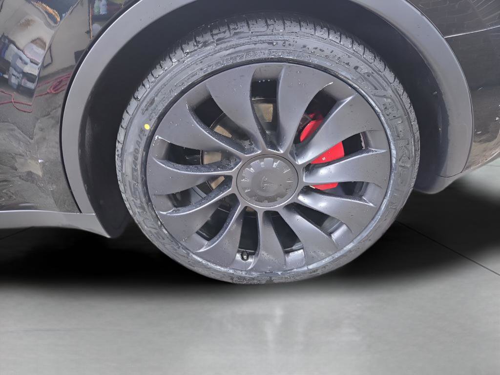Used 2024 Tesla Model Y Performance image 8