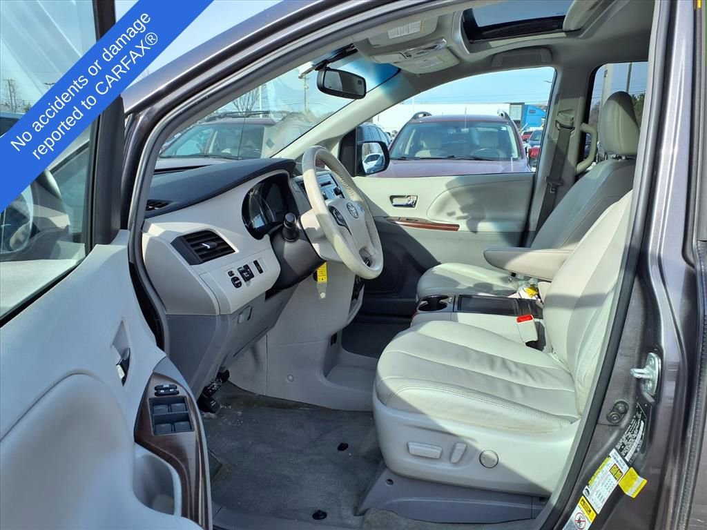 Used 2014 Toyota Sienna L image 18