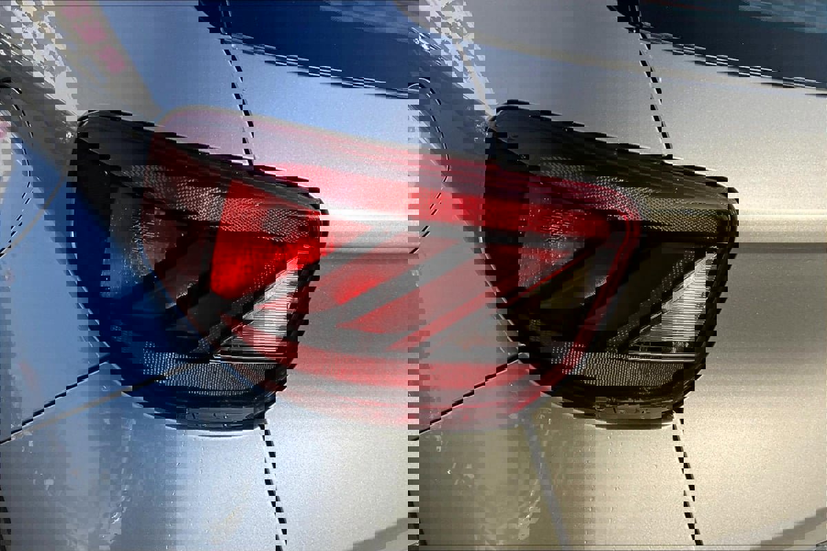 Used 2024 Hyundai Venue SE image 30