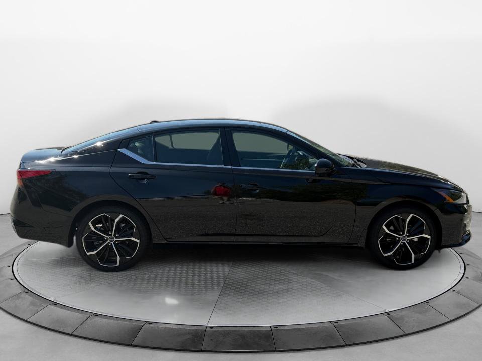 Certified 2026 Nissan Altima 2.5 SR FWD image 8