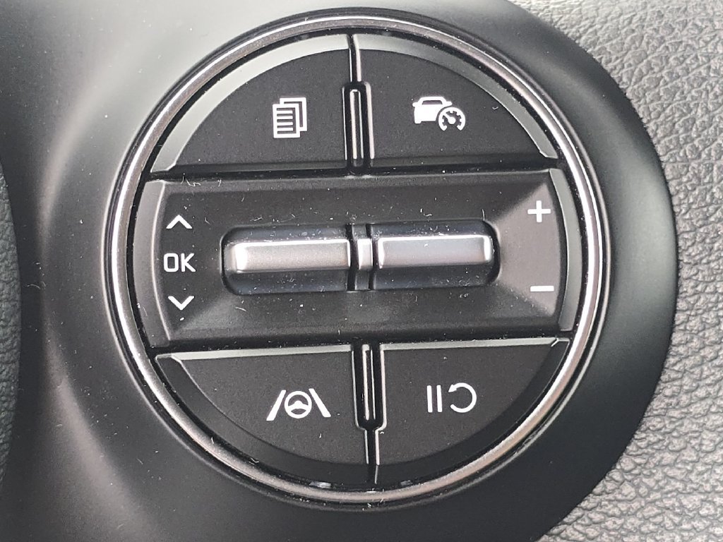 Used 2025 Kia Soul LX w/ LX Technology Package FWD image 31