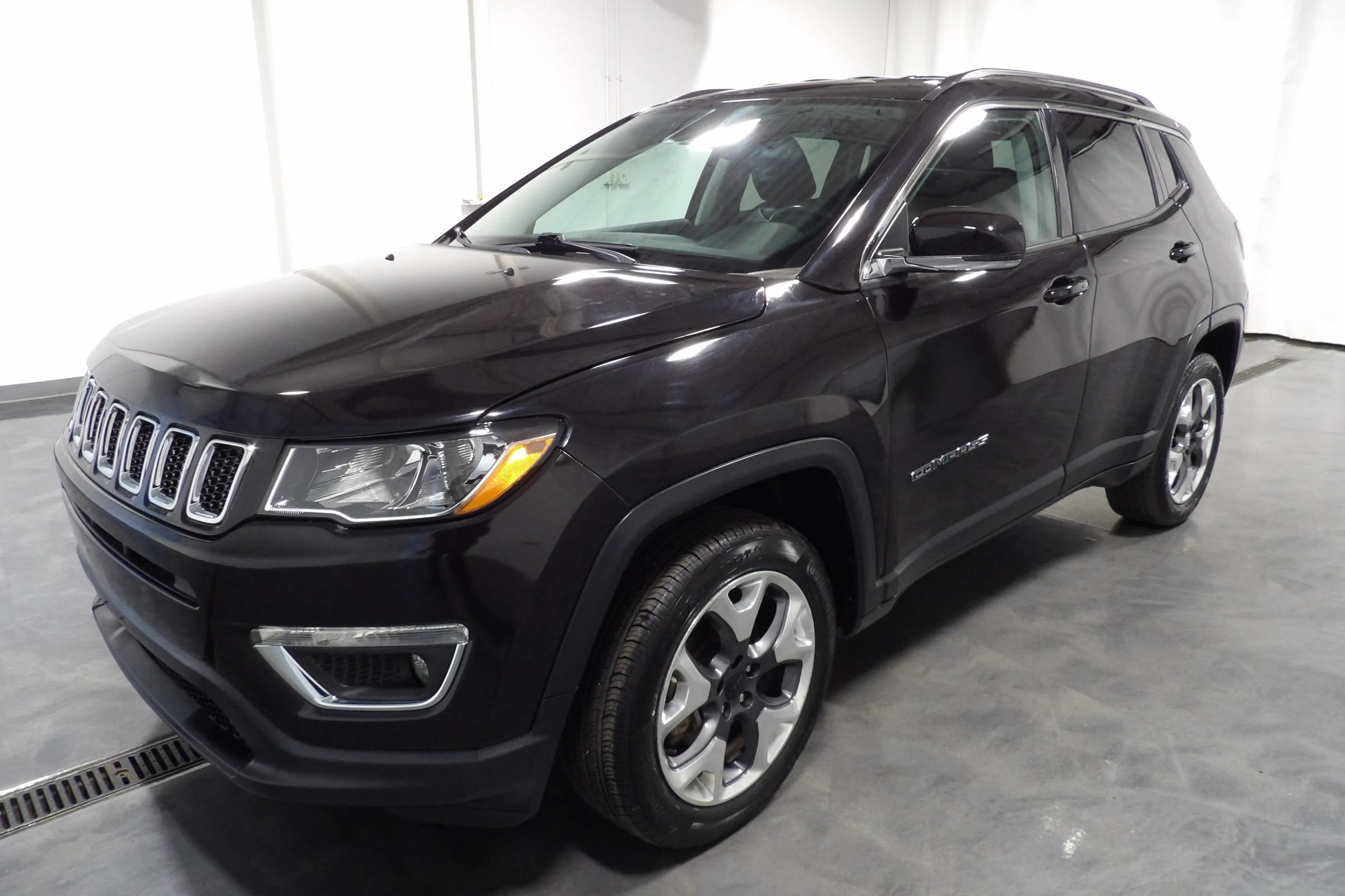Used 2019 Jeep Compass Limited AWD/4WD image 3