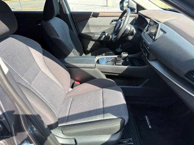 Used 2023 Nissan Rogue SV FWD image 25