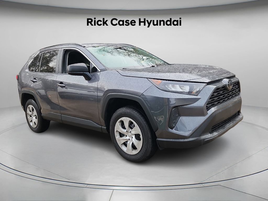 Used 2021 Toyota RAV4 LE image 9