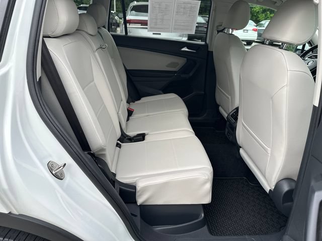 Used 2018 Volkswagen Tiguan SEL AWD/4WD image 35