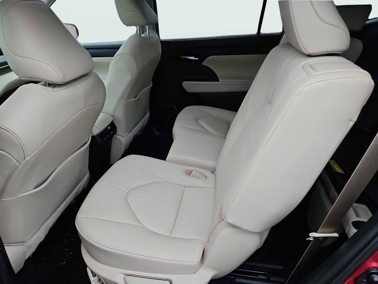 Used 2020 Toyota Highlander XLE image 35