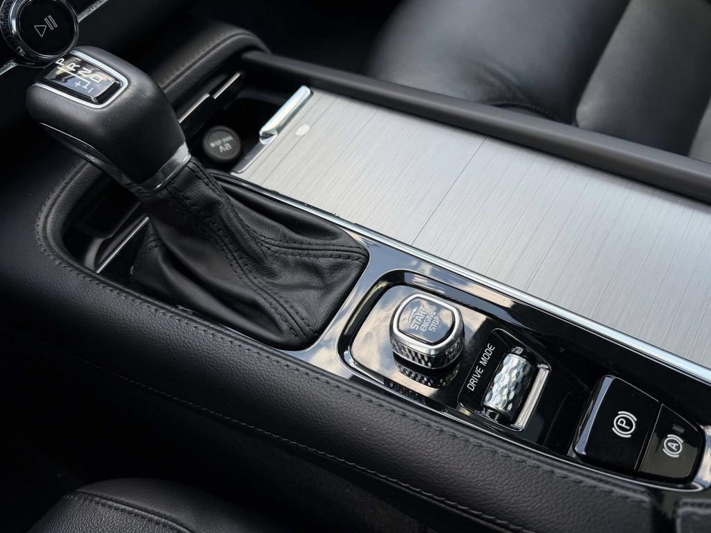 Used 2021 Volvo XC90 T5 Momentum w/ Advanced Package FWD image 6