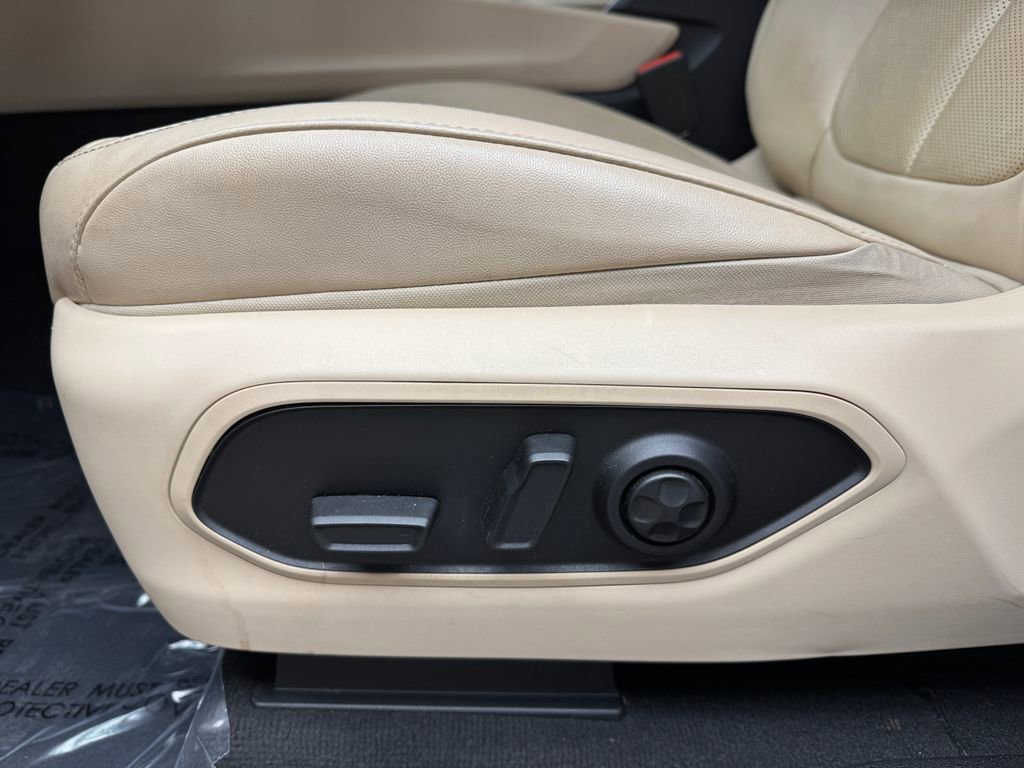 Used 2023 Jeep Grand Cherokee Limited w/ Luxury Tech Group II AWD/4WD image 10