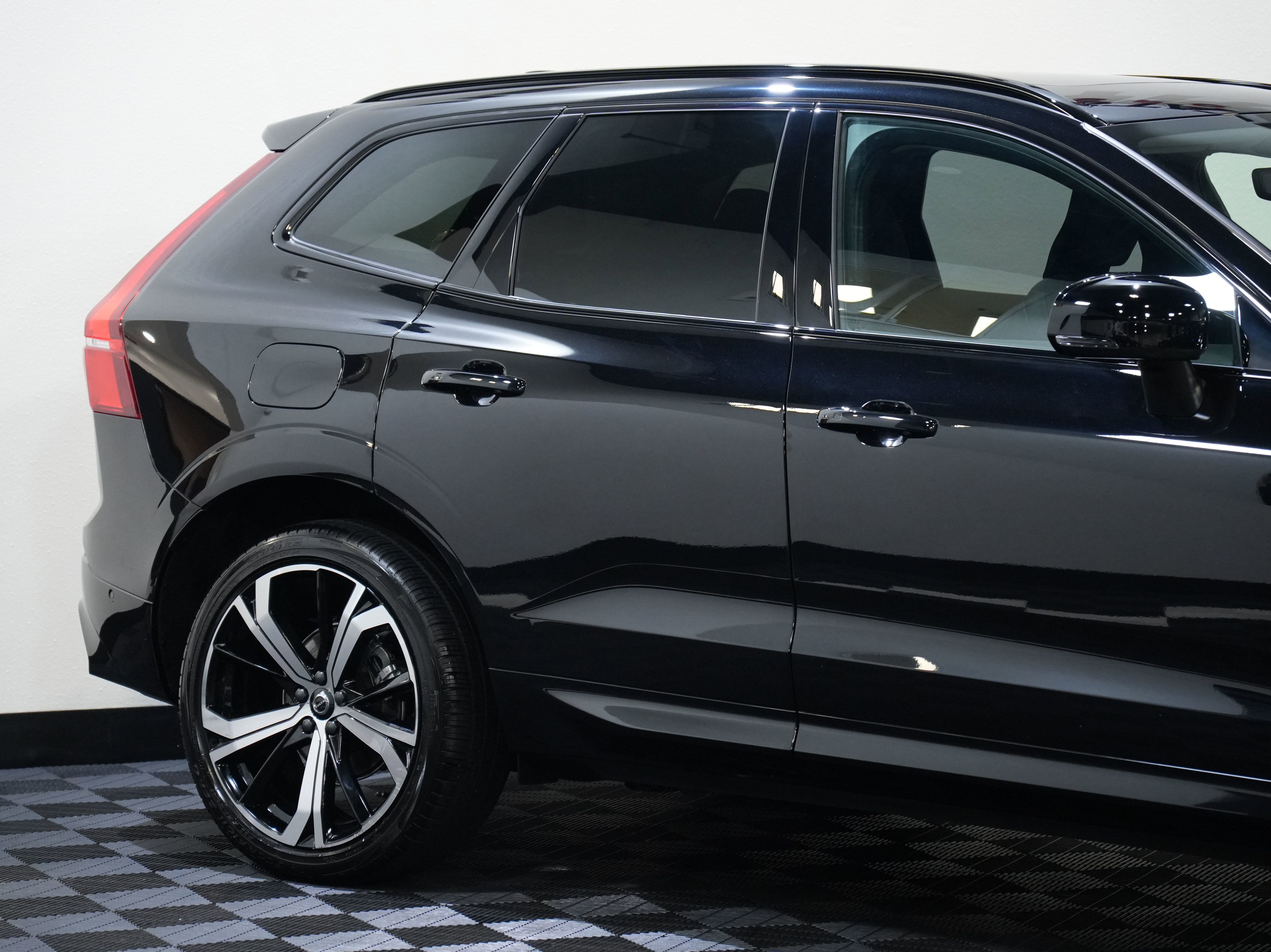 Used 2024 Volvo XC60 B5 Ultimate w/ Protection Package Premier image 14