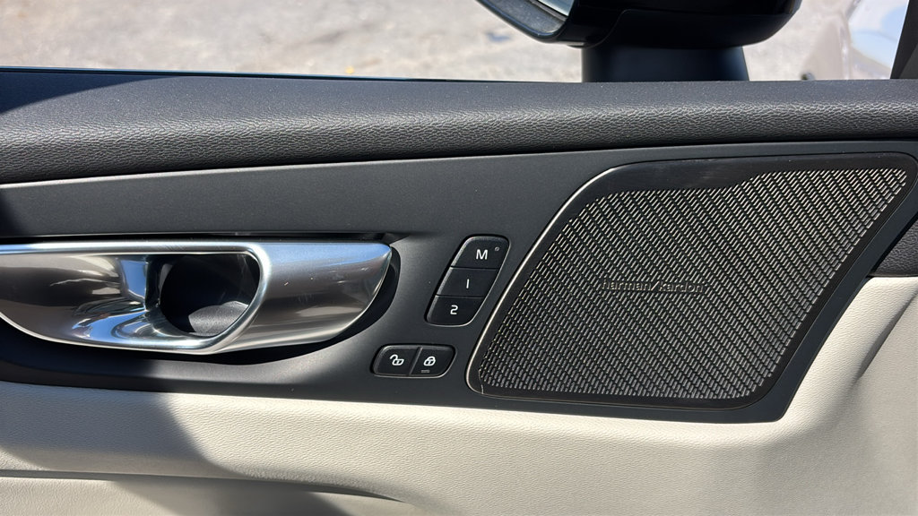 New 2027 Volvo XC60 B5 Ultra AWD/4WD image 13