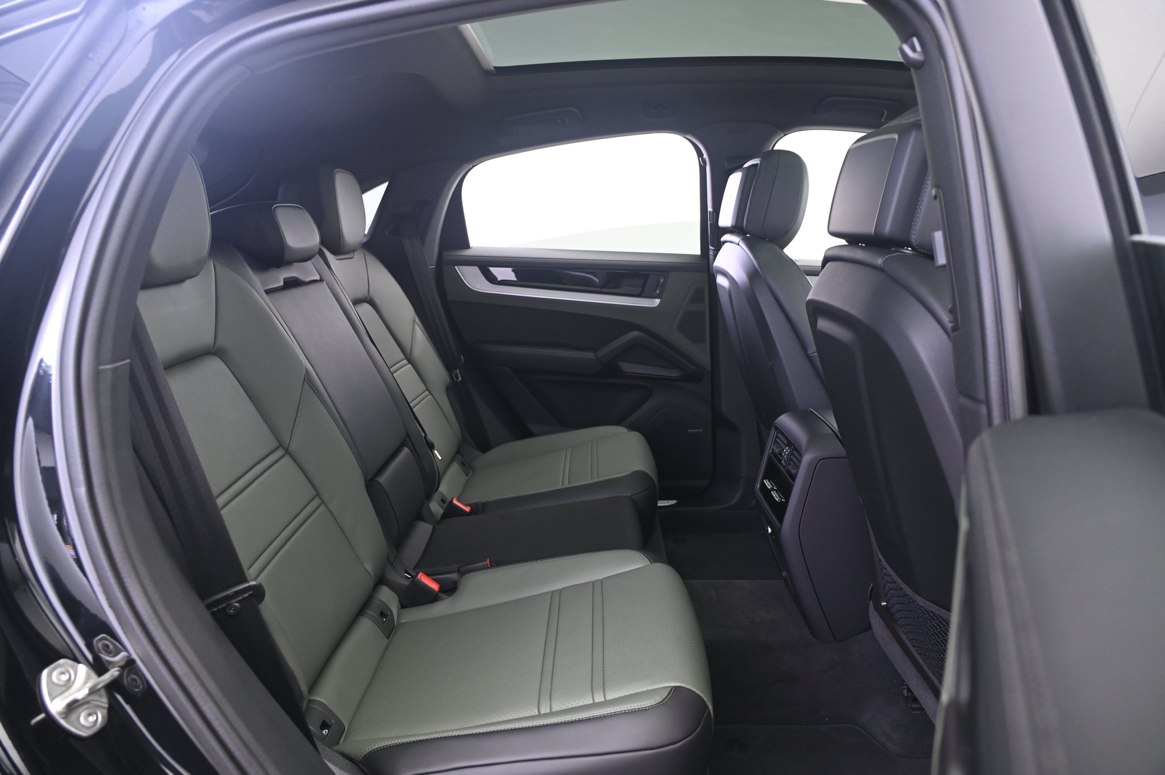 Used 2026 Porsche Cayenne S AWD/4WD image 18