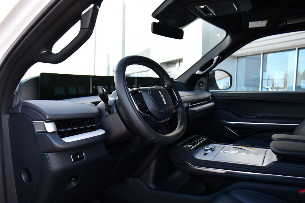New 2026 Lincoln Navigator L Reserve w/ Jet Appearance Package image 11