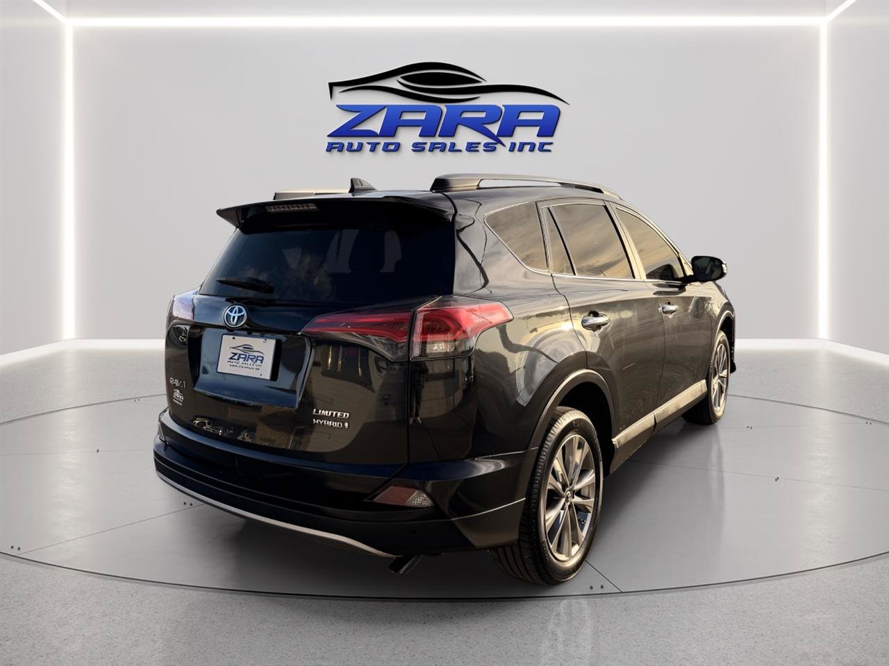 Used 2017 Toyota RAV4 Limited w/ Carpet Mat Package image 7