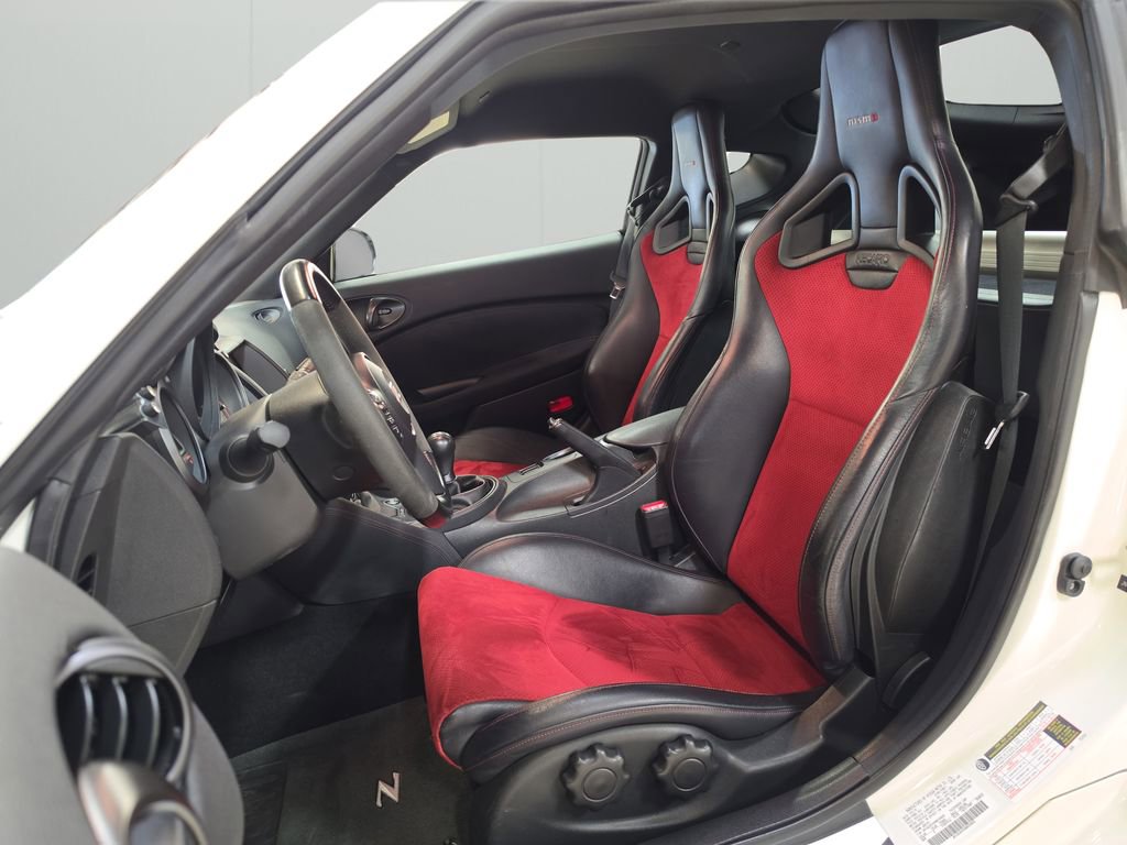 Used 2016 Nissan 370Z NISMO RWD image 11