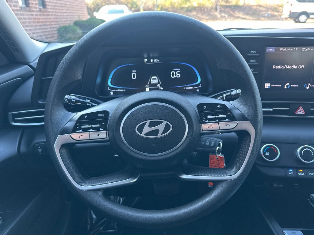 Used 2024 Hyundai Elantra SE image 21