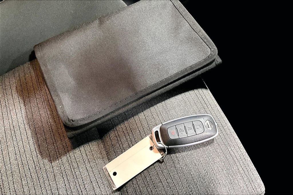 Used 2023 Nissan Rogue SV image 33