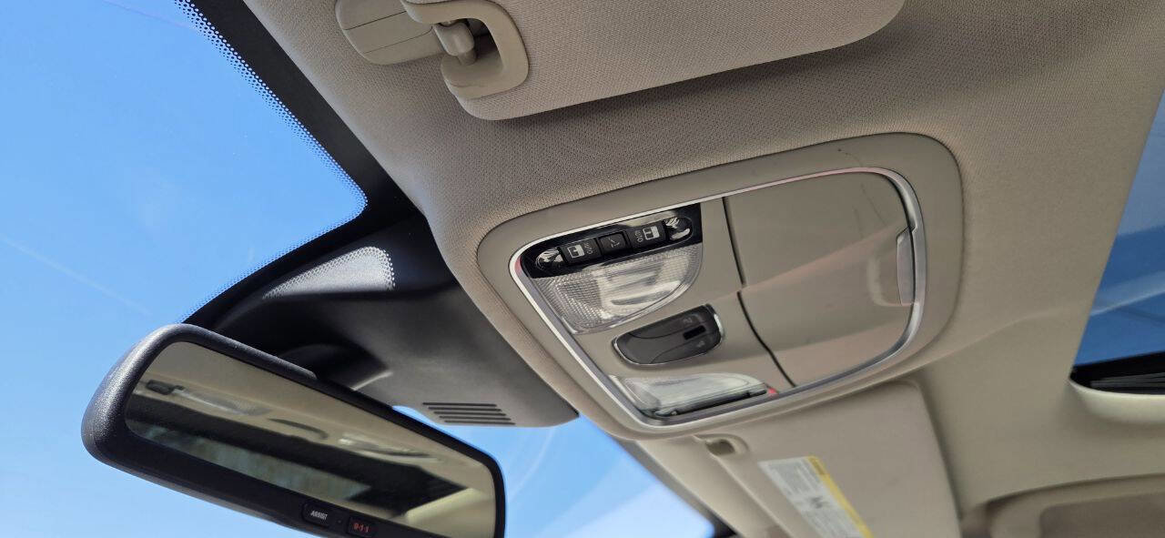 Used 2015 Chrysler 200 C w/ Navigation & Sound Group I image 23