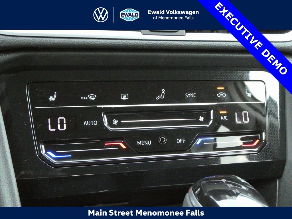 Used 2025 Volkswagen Taos SE image 18