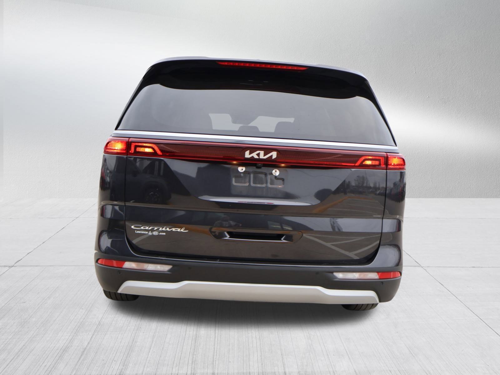 Used 2022 Kia Carnival EX image 6