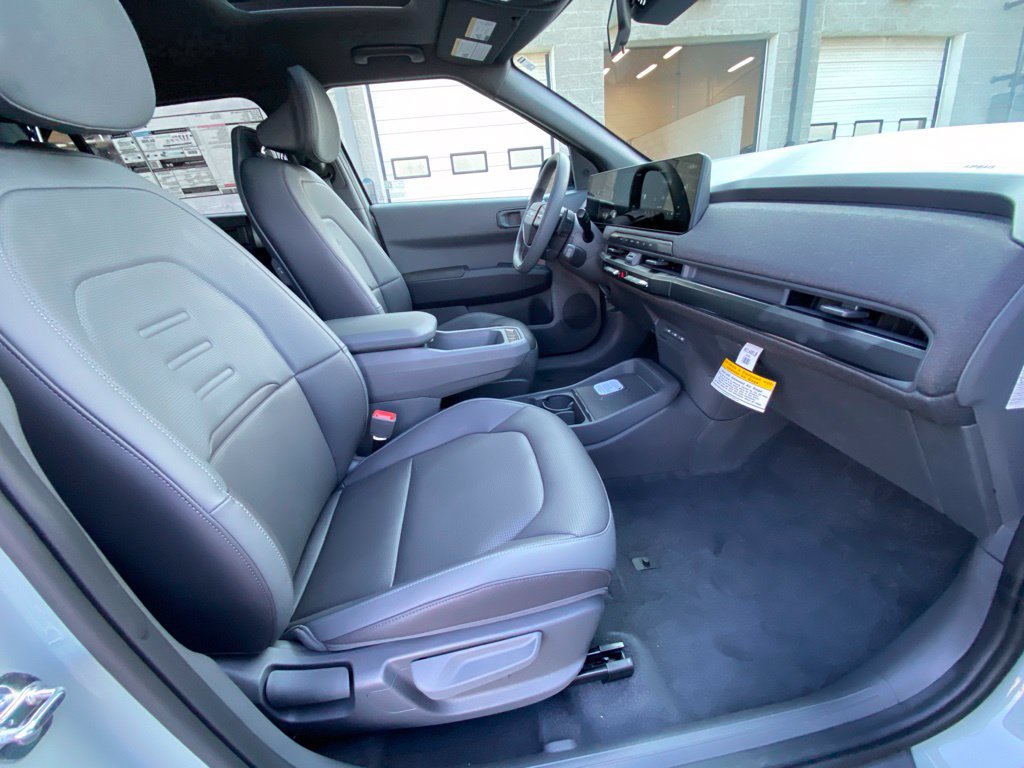 New 2027 Kia EV3 Land FWD image 29
