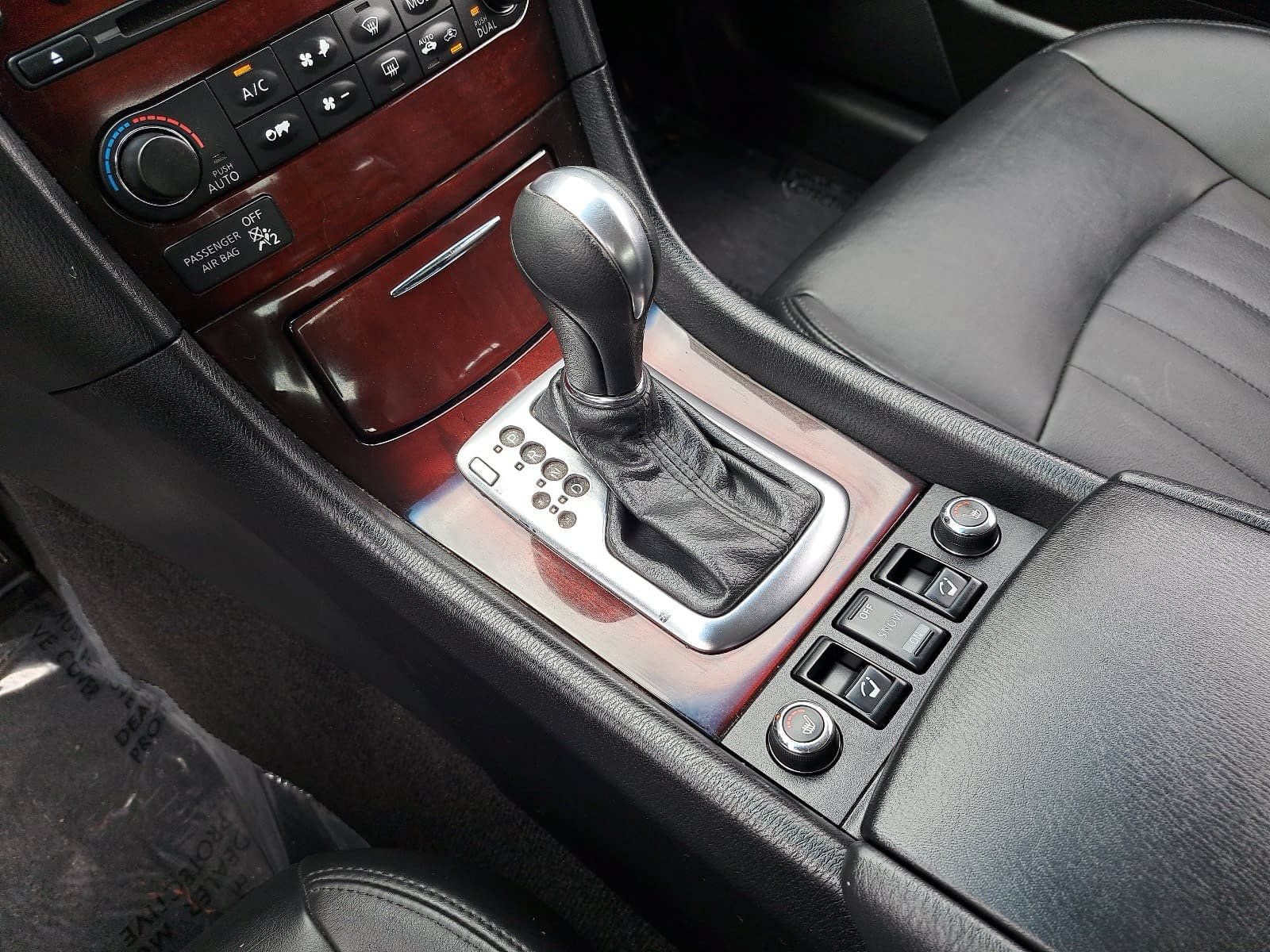 Used 2016 INFINITI QX50 2WD w/ Deluxe Touring Package image 26